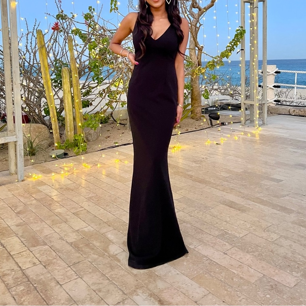 Lulu’s Melora Black Sleeveless Maxi Formal Dress